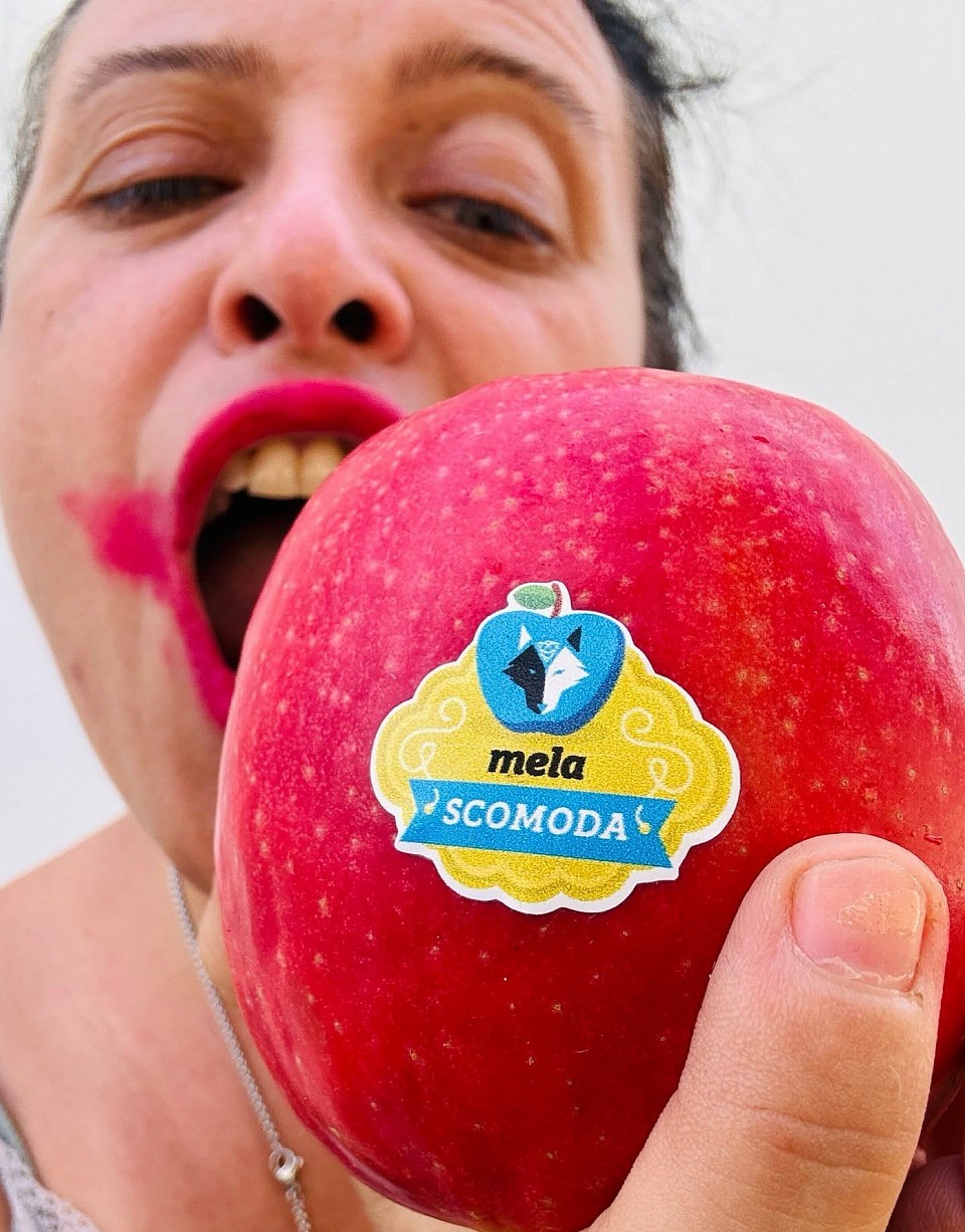 Mela scomoda